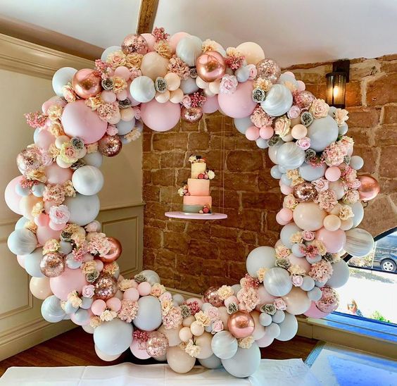 krans ballonen bloemen feest